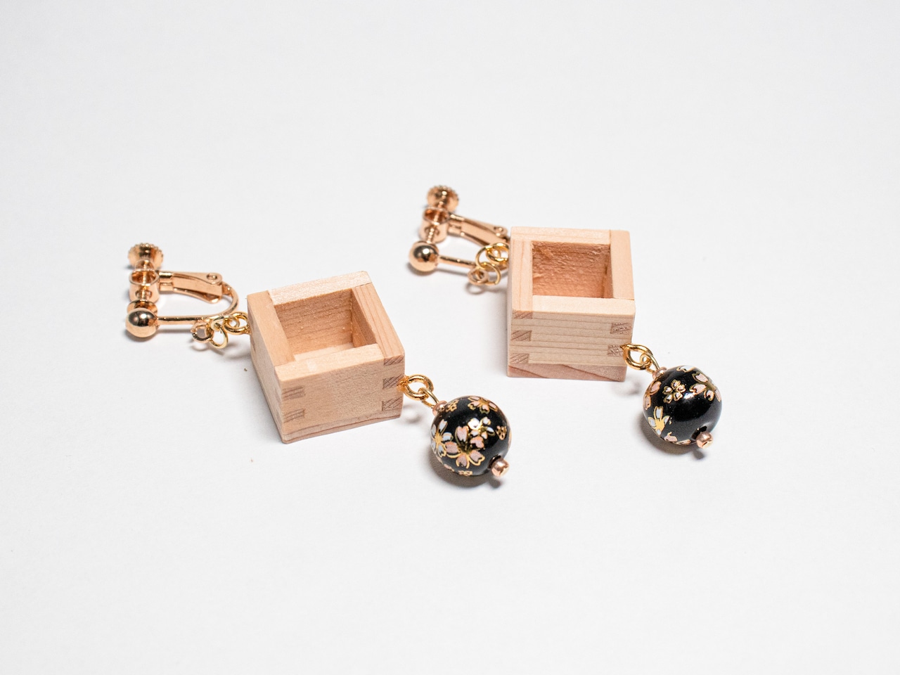 KUMIKI 黒手毬イヤリング 枡ジュエリー