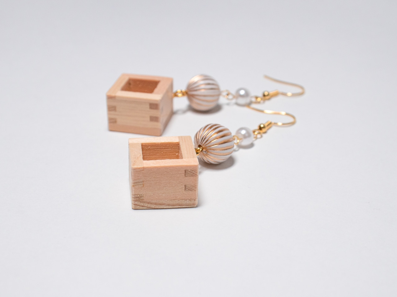 KUMIKI 白手毬ピアス 枡ジュエリー